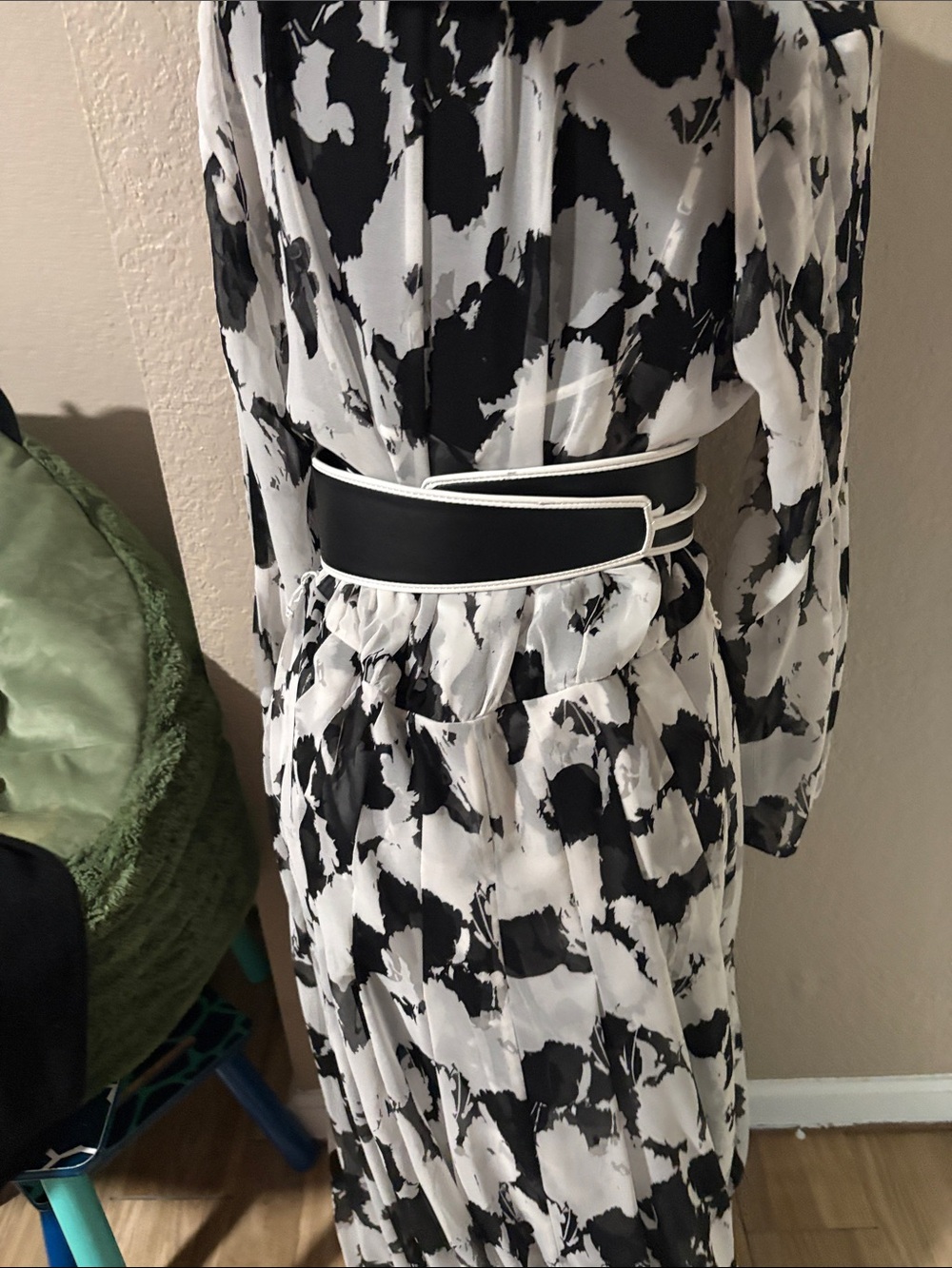 Black and White Floral V-Neck Maxi Dress with Waist Tie - Picture 3 of 6